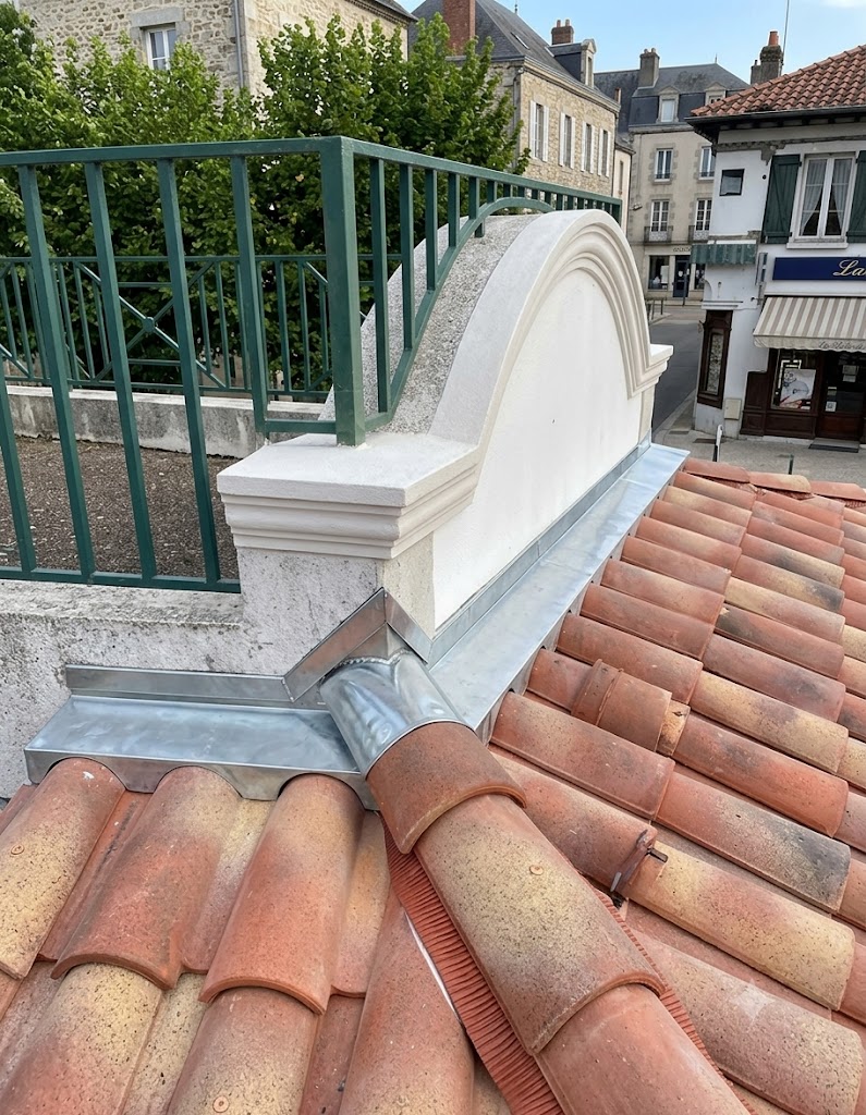 Habillage zinc et gouttière posés sur toiture en tuile par [NOM_ENTREPRISE]